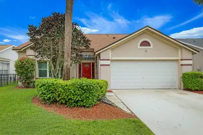 3570 Woods Walk Blvd, Lake Worth: photo 1 of 51
