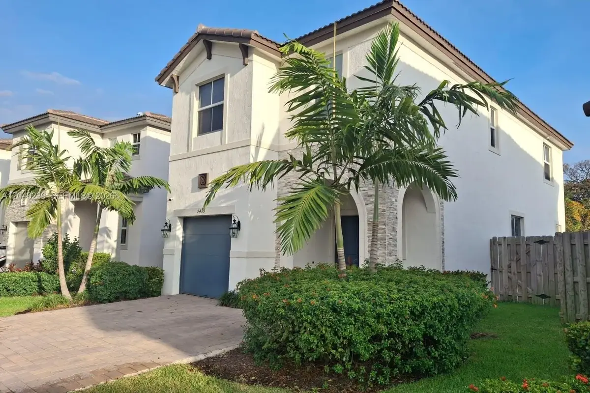 2439 NW 131st Cir, Miami: photo 1 of 30