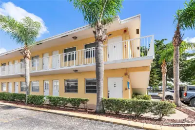 4050 NE 12th Ter #39-2, Oakland Park: photo 1 of 11