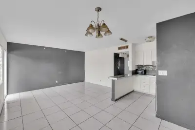 4050 NE 12th Ter #38, Oakland Park: photo 1 of 12