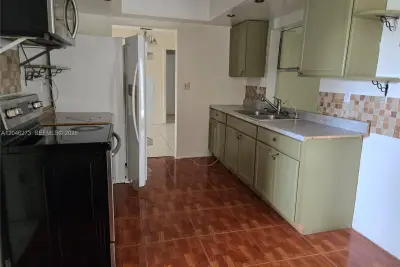 4205 NW 52nd Ave, Lauderdale Lakes: photo 1 of 1