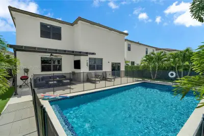 12924 SW 229th St, Miami: photo 1 of 48