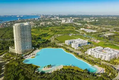 2411 Laguna Cir #1207, Miami: photo 1 of 43