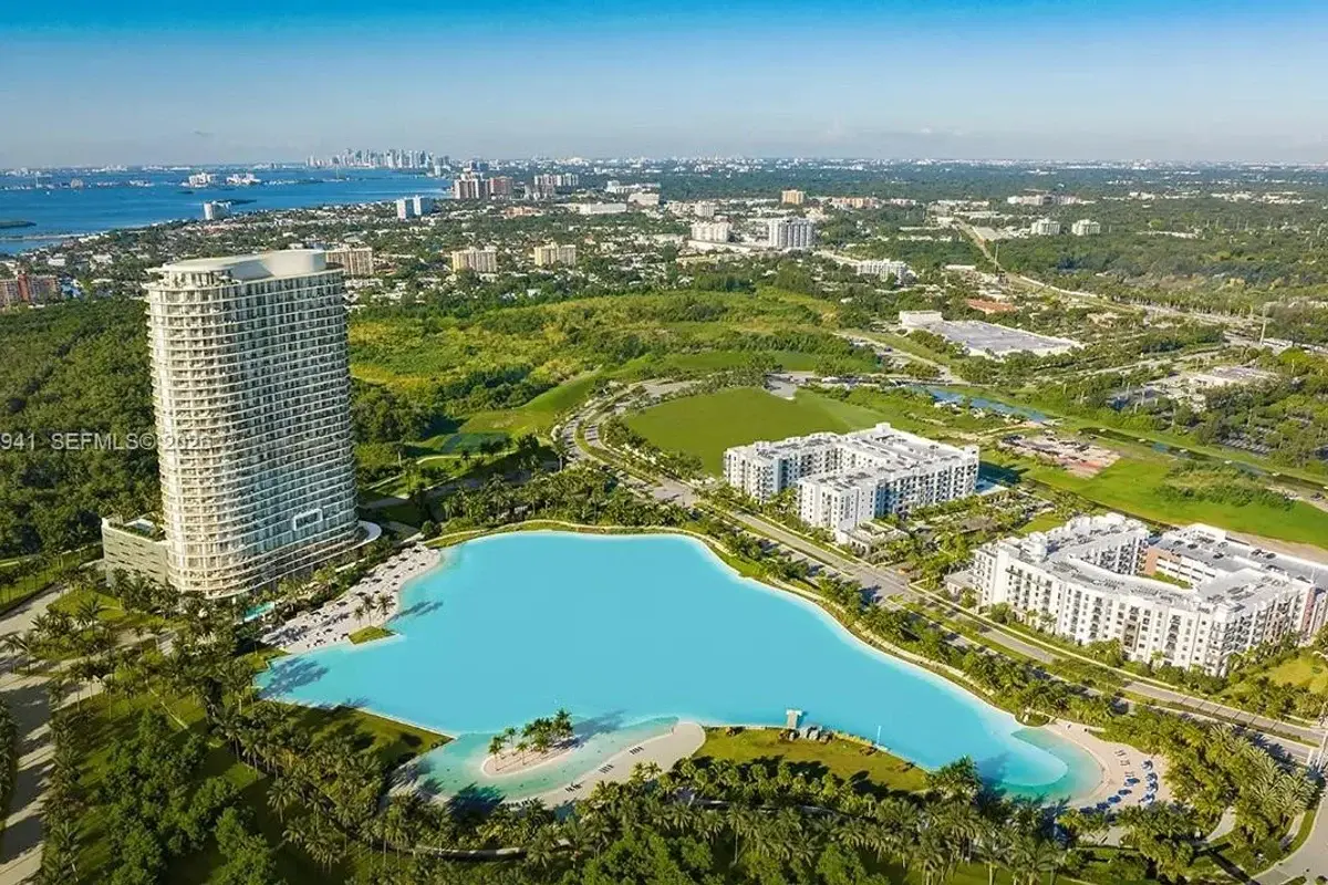 2411 Laguna Cir #2107, Miami: photo 1 of 45
