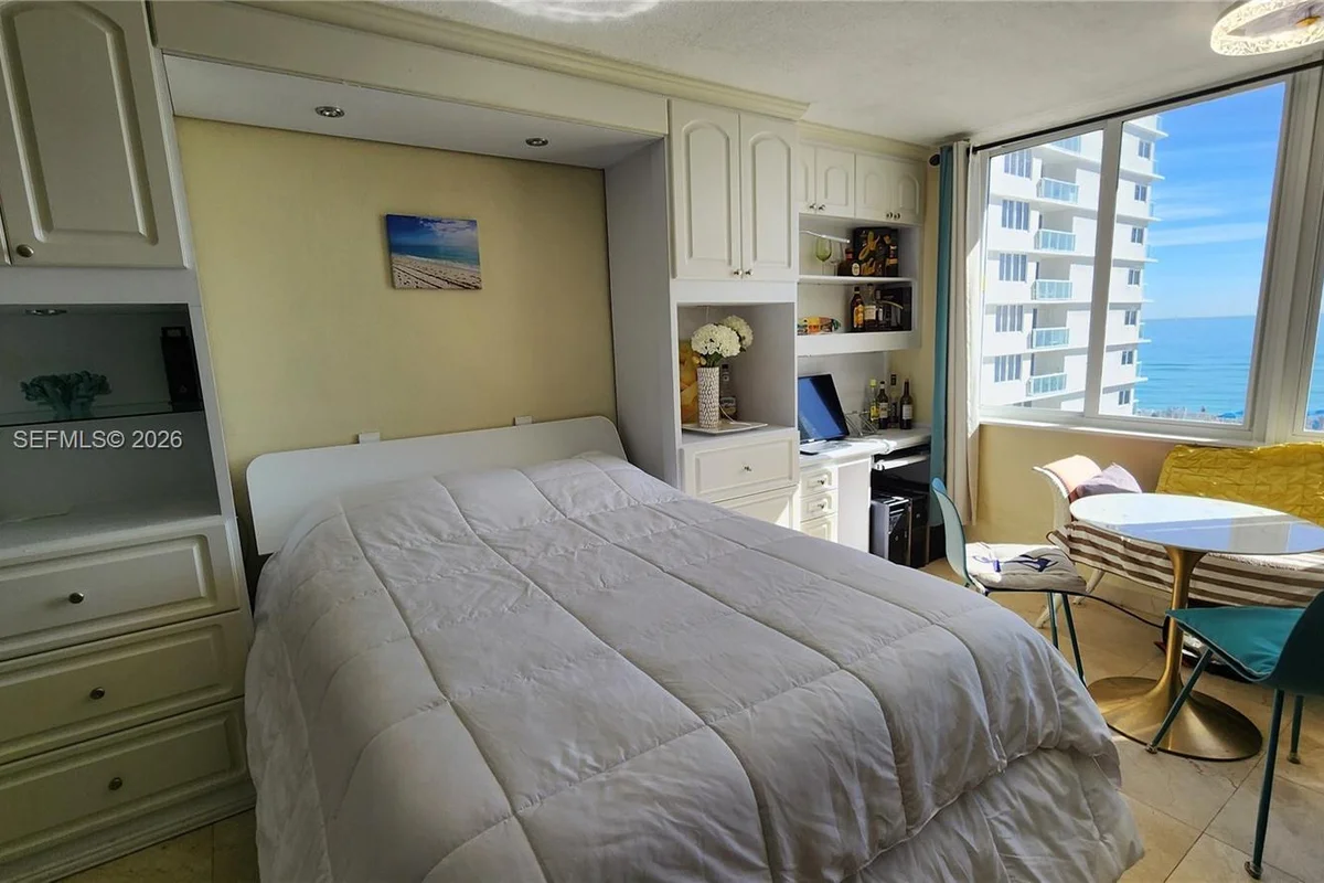 19201 E Collins Ave #345, Sunny Isles Beach: photo 1 of 8