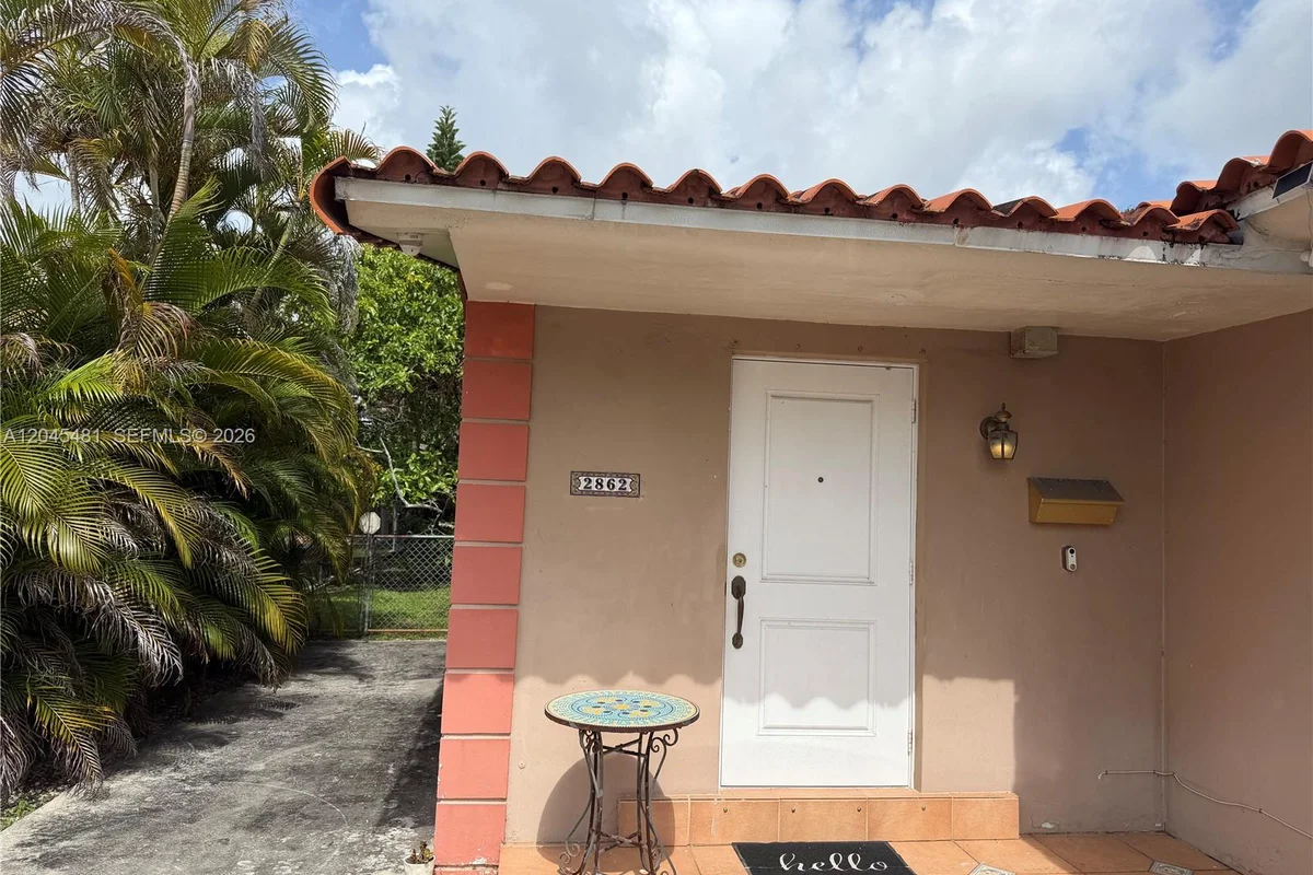 2862 SW 38 Ave, Miami: photo 1 of 11
