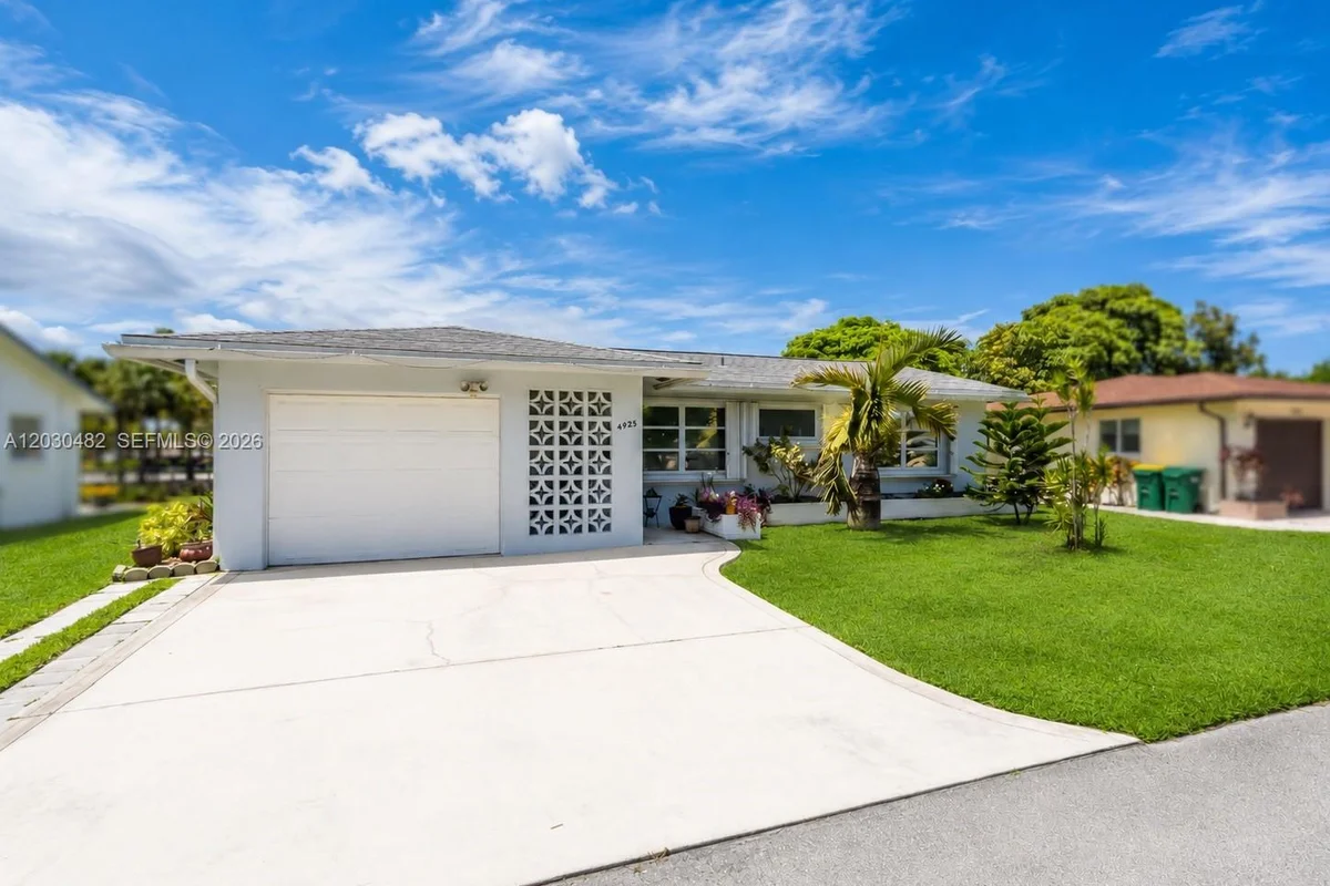 4923 NW 55th Ct, Tamarac: photo 1 of 43
