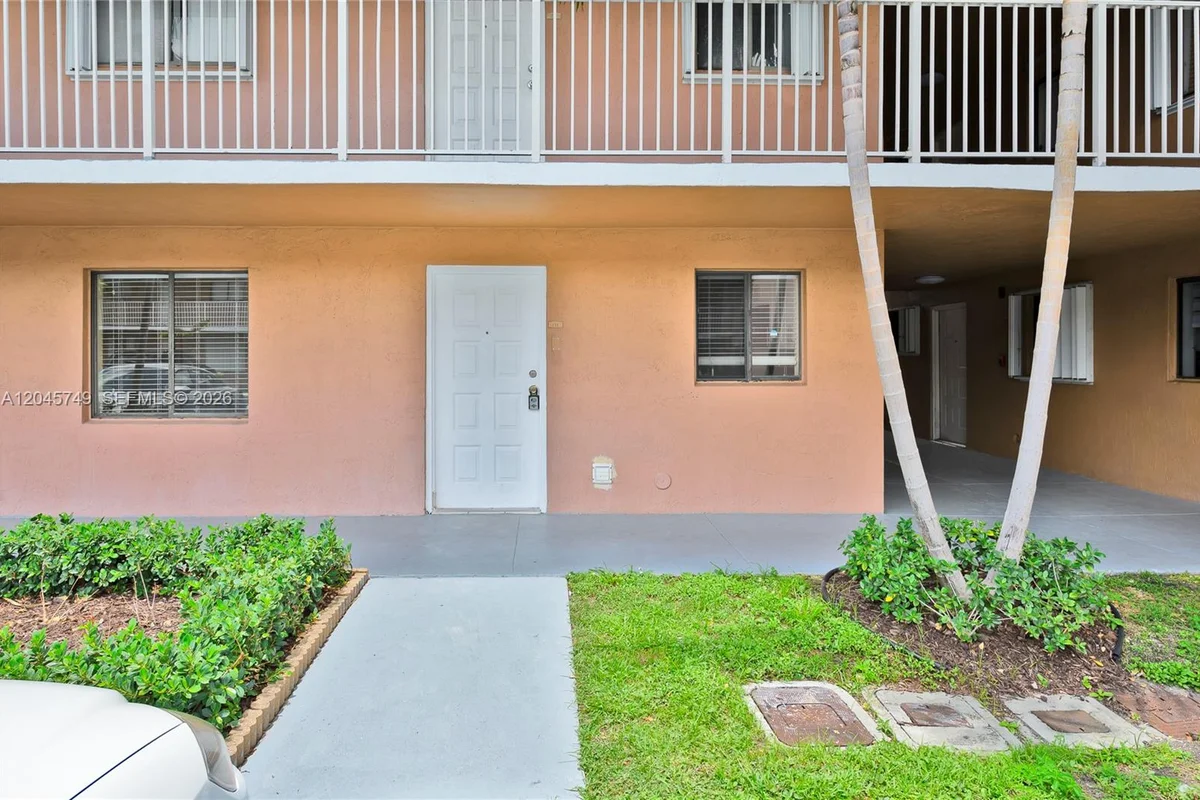 6041 W 24th Ave #B-111, Hialeah: photo 1 of 15