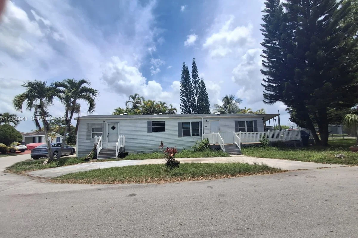 19800 SW 180 Ave, Miami: photo 1 of 37