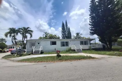 19800 SW 180 Ave, Miami: photo 1 of 37