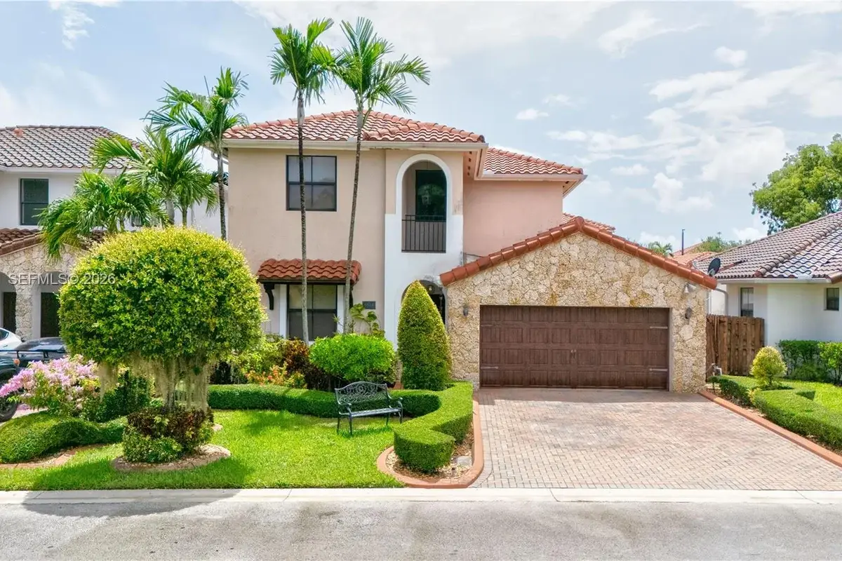 1016 NW 99th Passage, Miami: photo 1 of 66