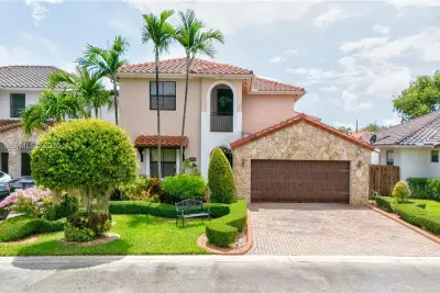 1016 NW 99th Passage, Miami: photo 1 of 66