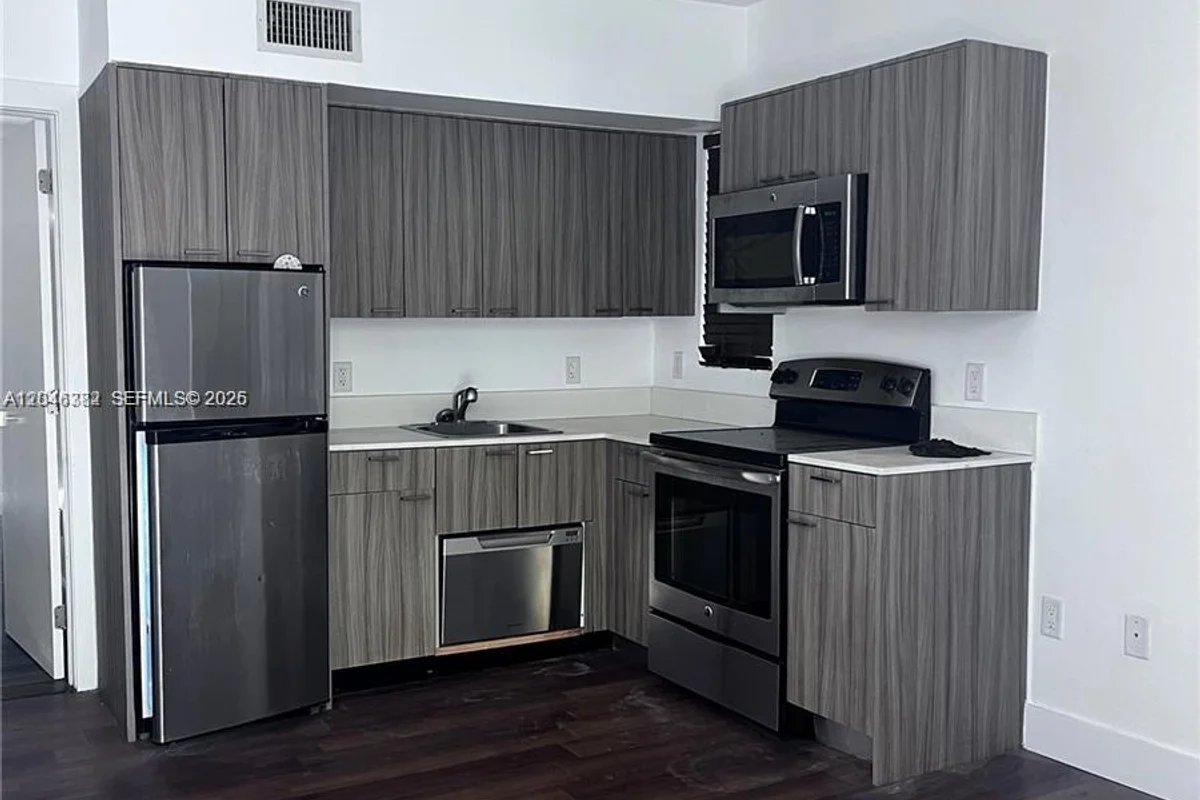 557 Michigan Ave #115, Miami Beach: photo 1 of 9