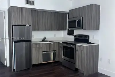557 Michigan Ave #115, Miami Beach: photo 1 of 9