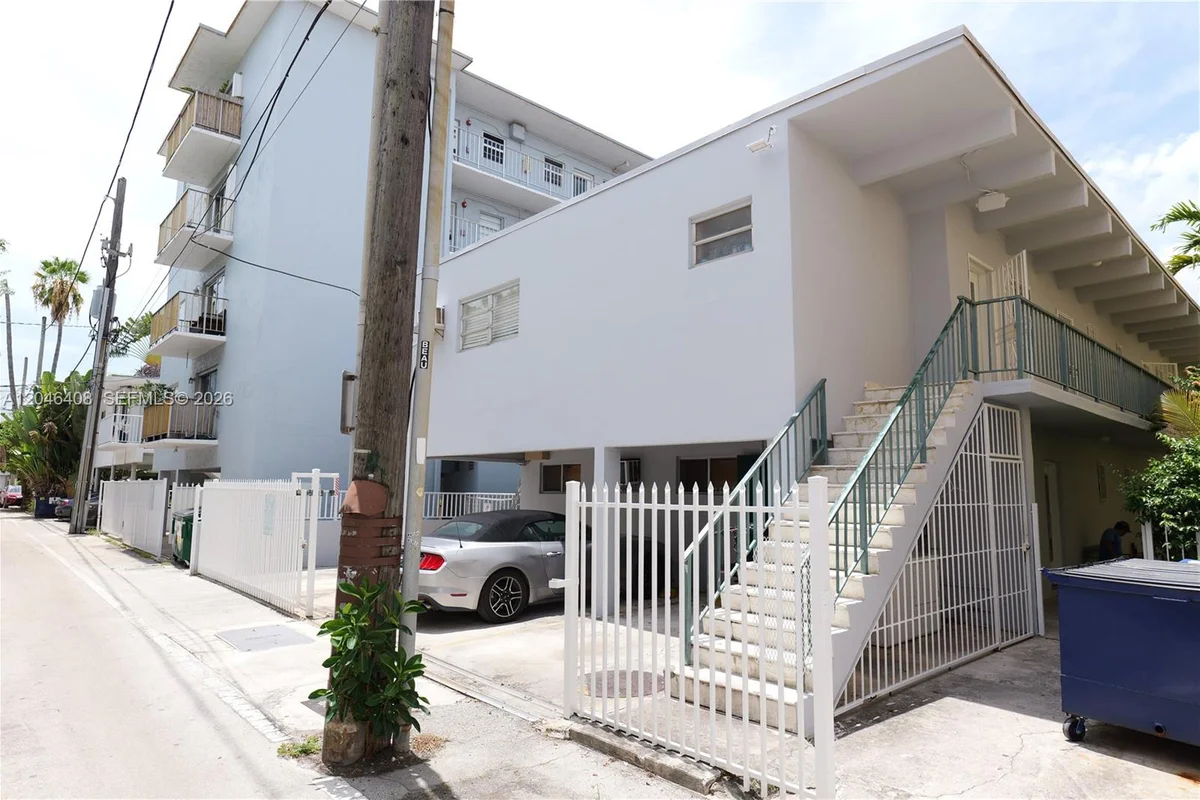 1245 Pennsylvania Ave #8, Miami Beach: photo 1 of 12