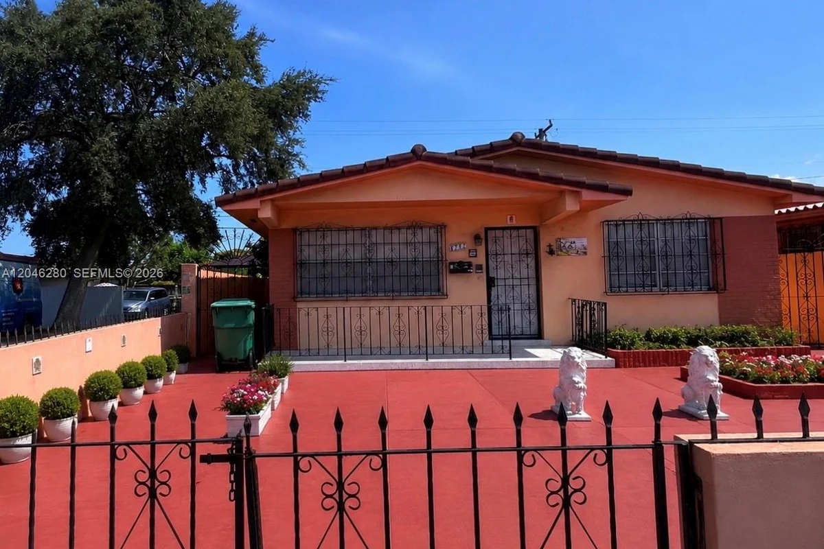 6702 SW 25th Ter, Miami: photo 1 of 24