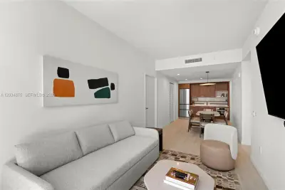 1611 SW 2nd Ave #816, Miami: photo 1 of 38
