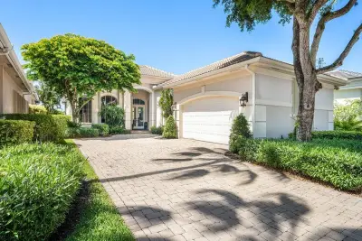 105 Island Cove Way, Palm Beach Gardens: photo 1 of 74