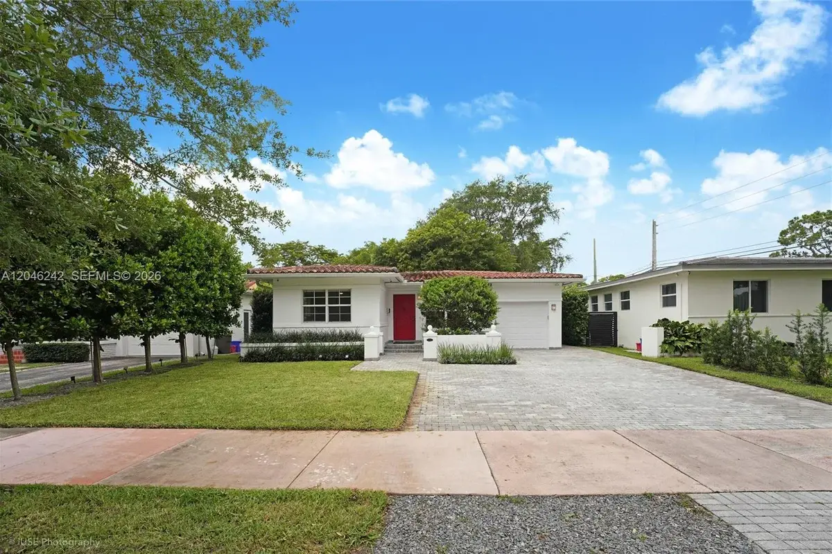 1556 Catalonia Ave, Coral Gables: photo 1 of 24