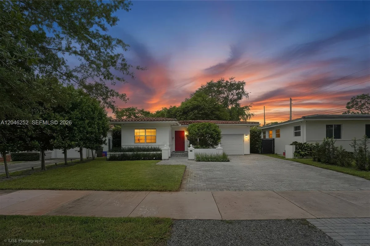 1556 Catalonia Ave, Coral Gables: photo 1 of 24