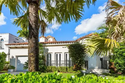 737 Alhambra Cir, Coral Gables: photo 1 of 46