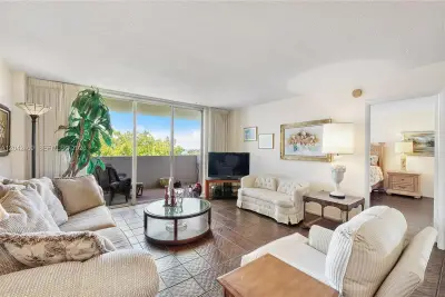 5 Island Ave #6A, Miami Beach: photo 1 of 22