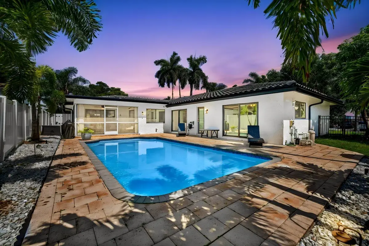 5570 NE 26th Ave, Fort Lauderdale: photo 1 of 55