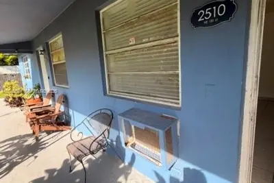 2510 NE 181st St #1, North Miami Beach: photo 1 of 8