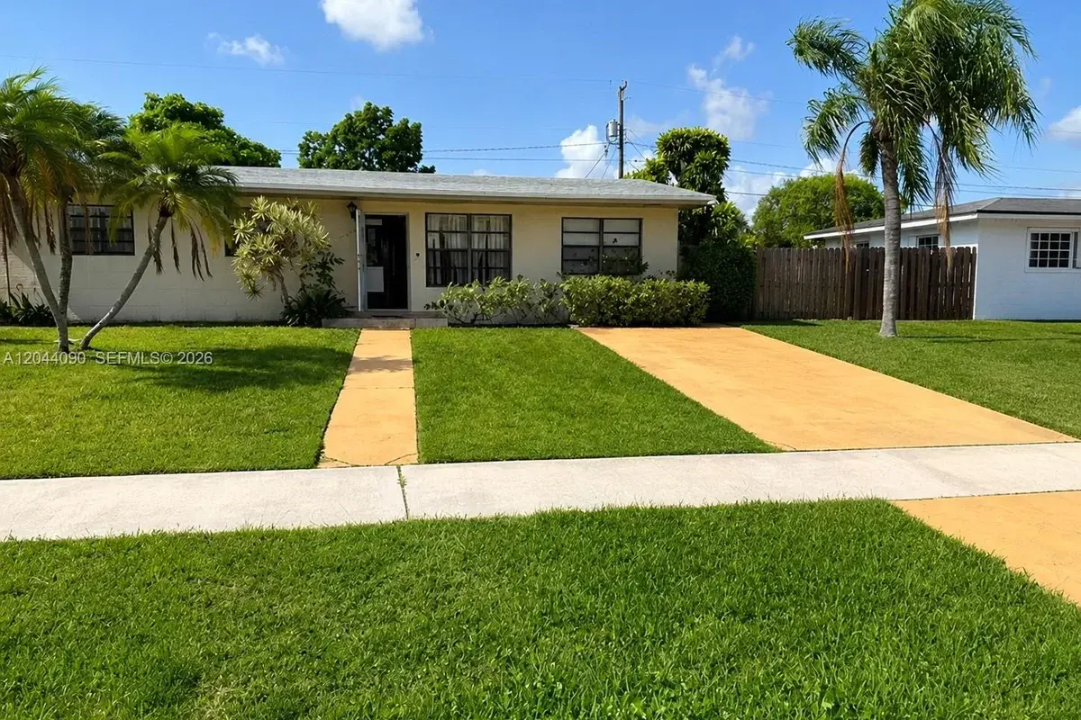 11832 SW 185th Ter, Miami: photo 1 of 13