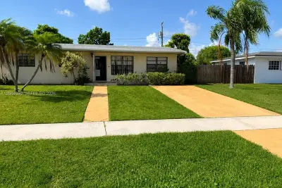 11832 SW 185th Ter, Miami: photo 1 of 13