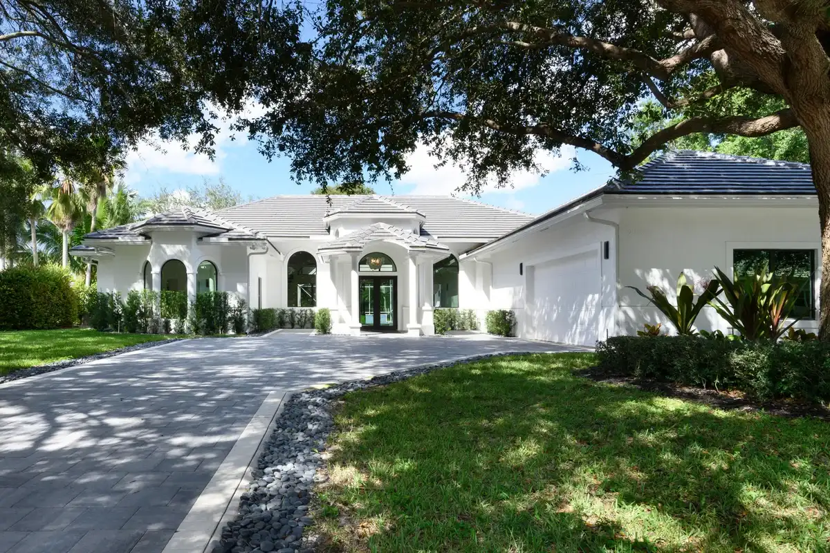 2557 Seminole Cir, West Palm Beach: photo 1 of 38