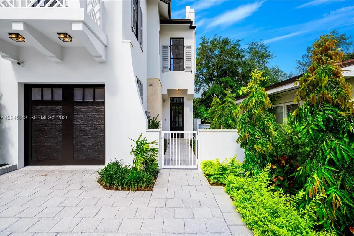 2710 S Le Jeune Rd, Coral Gables: photo 1 of 29