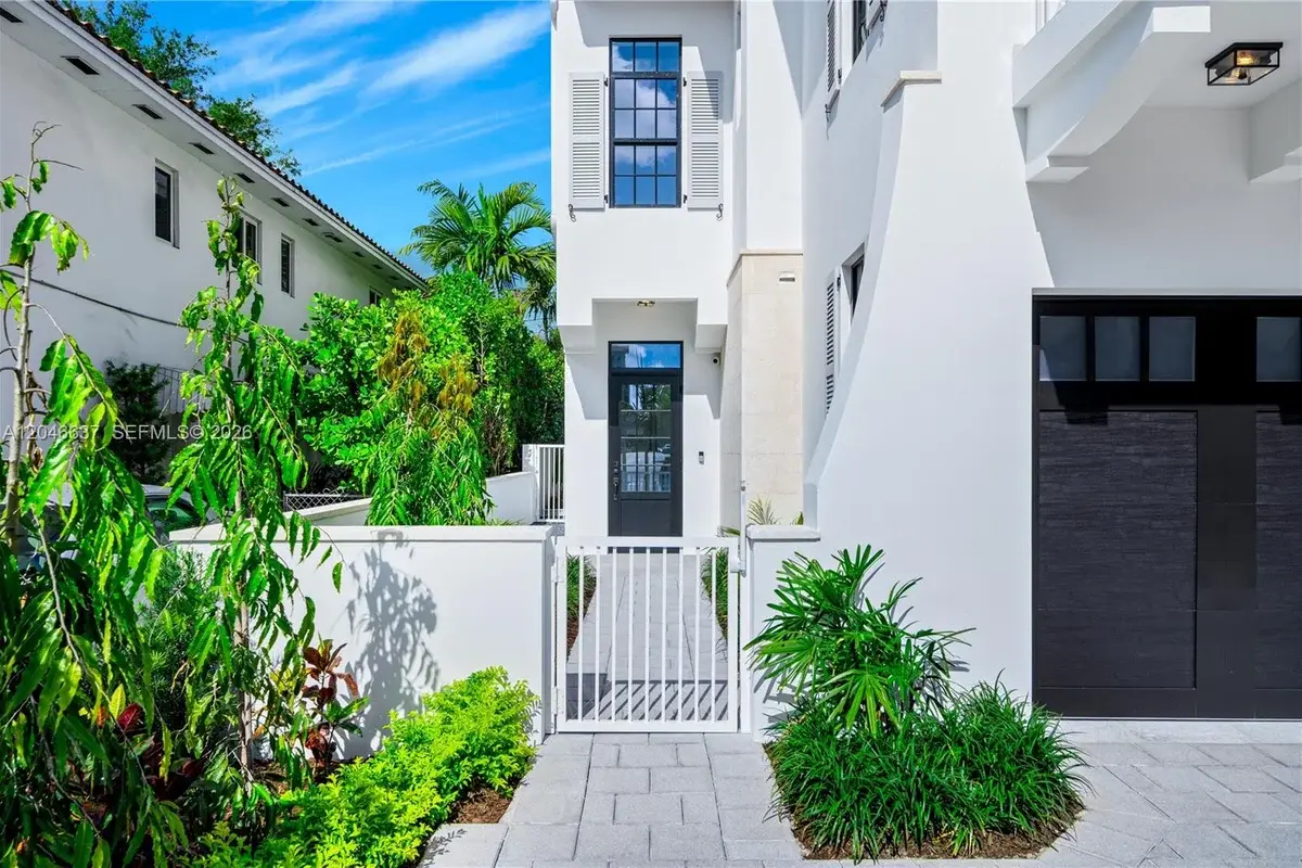2712 S Le Jeune Rd, Coral Gables: photo 1 of 30