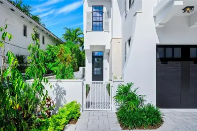 2712 S Le Jeune Rd, Coral Gables: photo 1 of 30