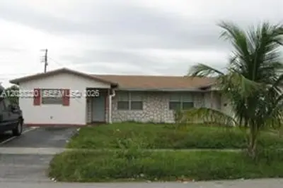 5424 NW 17th Ct, Lauderhill: photo 1 of 9
