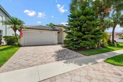 15151 Banbury Way, Wellington: photo 1 of 35