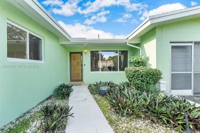 2230 Atlanta St, Hollywood: photo 1 of 24