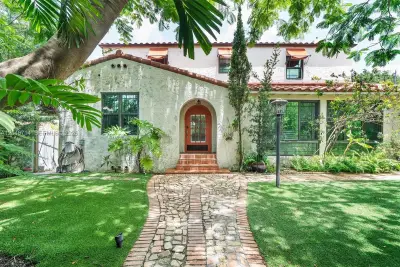 8276 E Dixie Hwy, Miami: photo 1 of 48