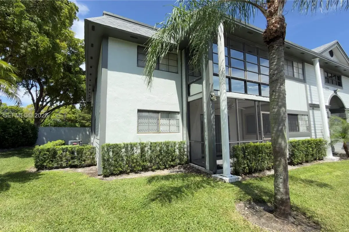 469 NE 207th Ln #101, Miami: photo 1 of 29
