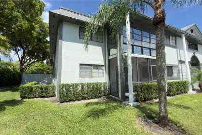 469 NE 207th Ln #101, Miami: photo 1 of 29