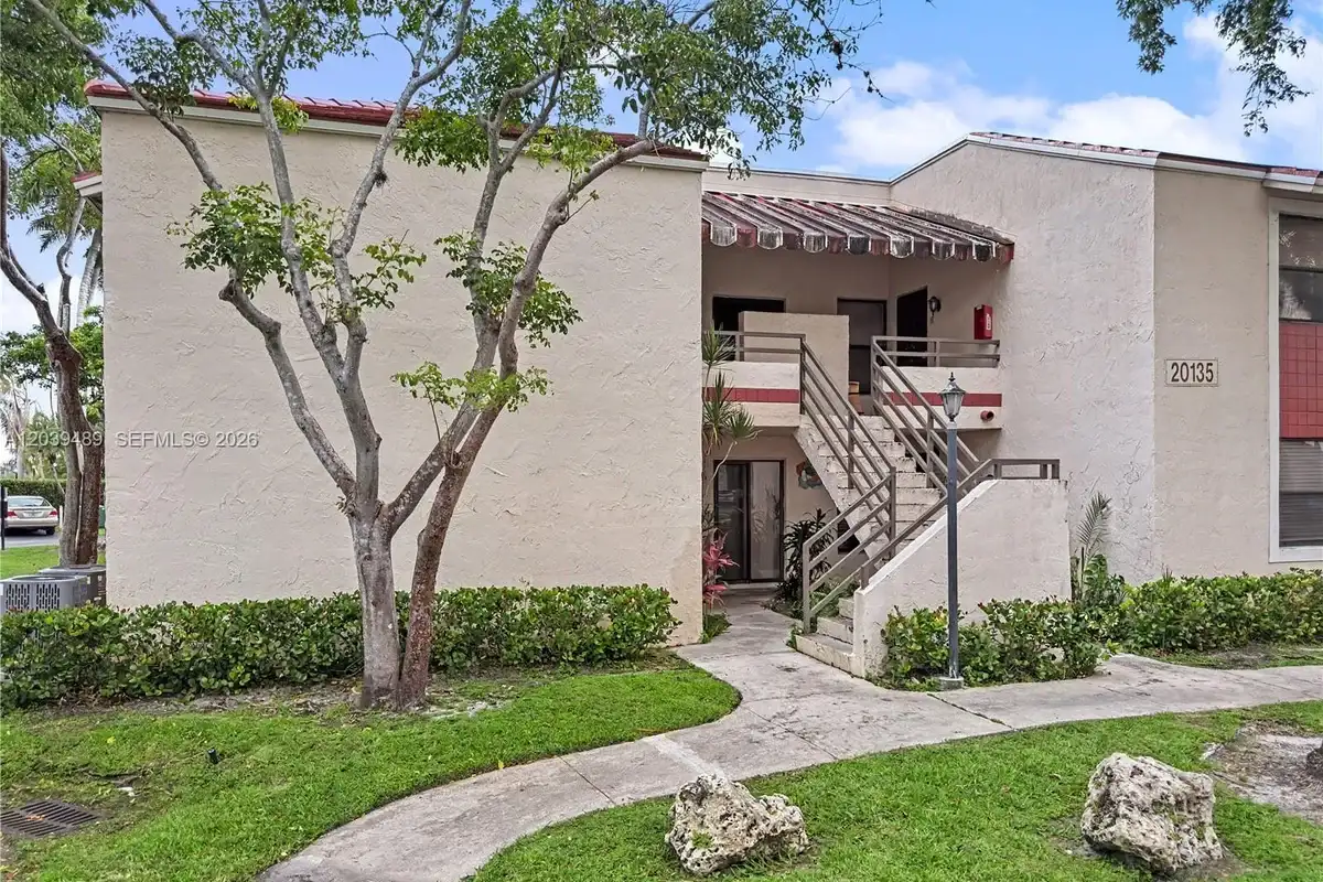 20135 NE 3rd Ct #1, Miami: photo 1 of 23
