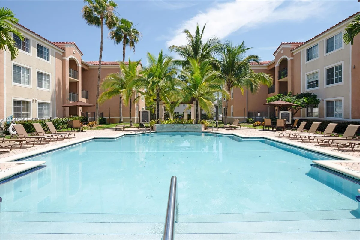 6851 SW 44th St #208, Miami: photo 1 of 26