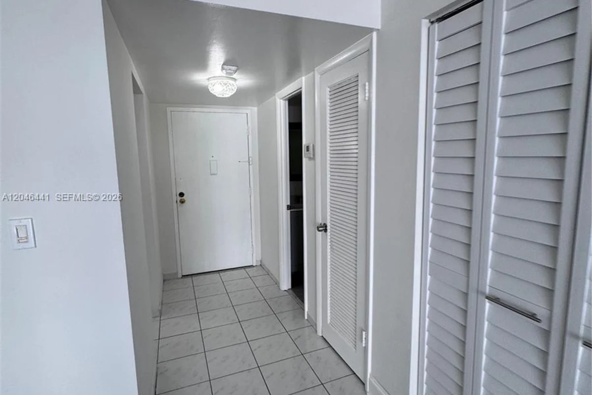 16710 NE 9th Ave #305, North Miami Beach: photo 1 of 13