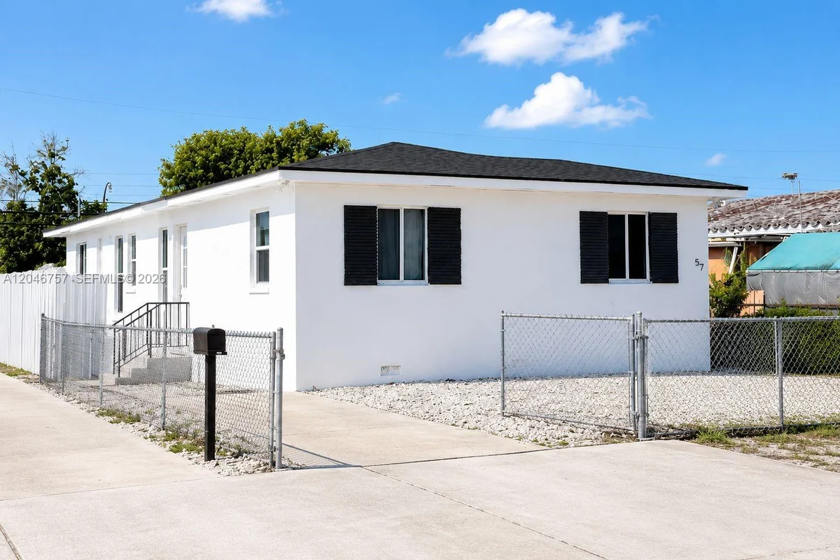 59 E 10th St #1, Hialeah: photo 1 of 13