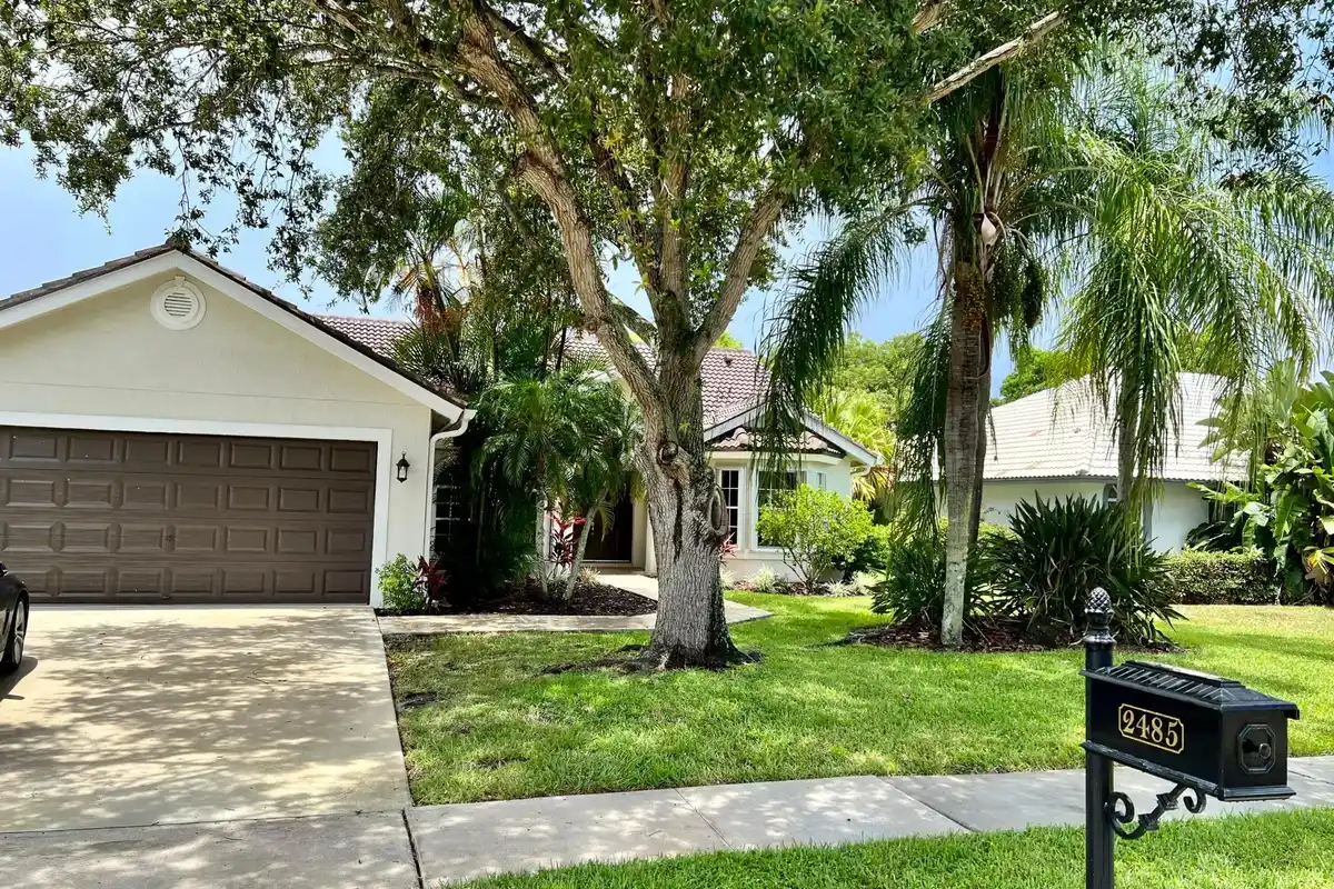 2485 Stonegate Dr, Wellington: photo 1 of 19