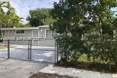1575 NW 127th St, North Miami: photo 1 of 9