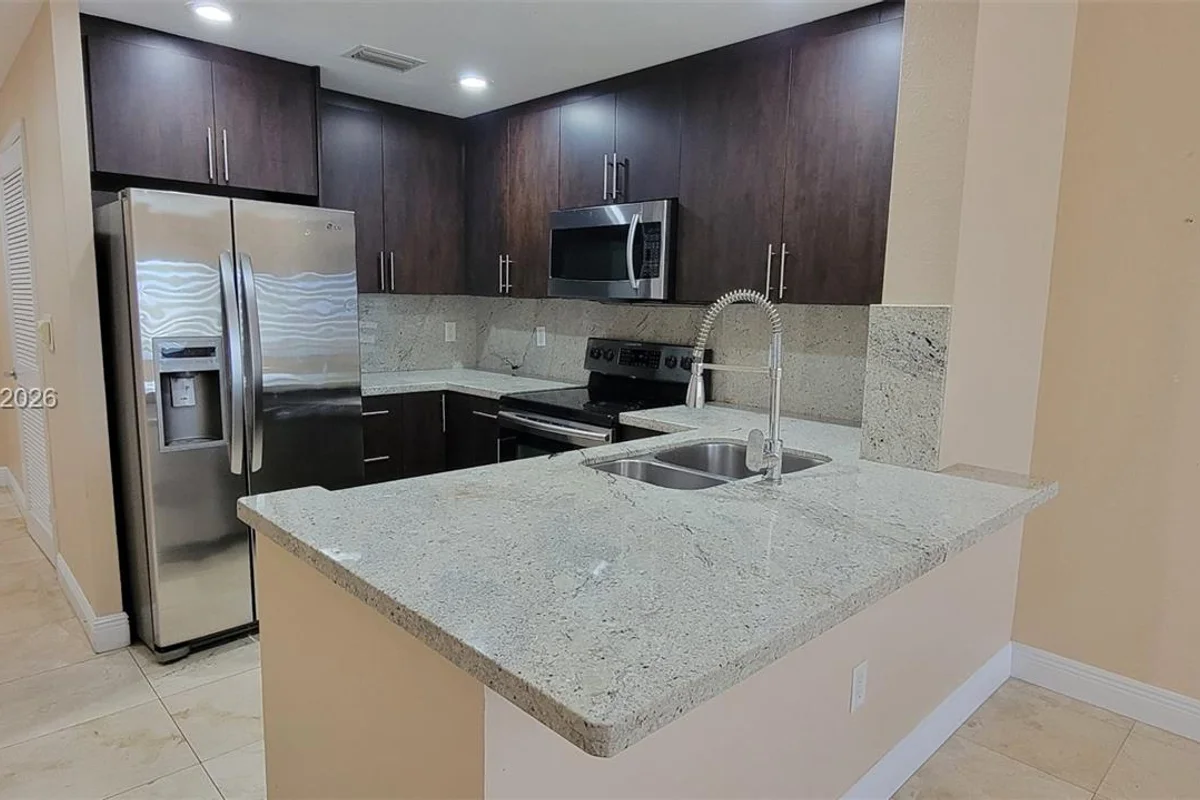 10 Aragon Ave #901, Coral Gables: photo 1 of 12