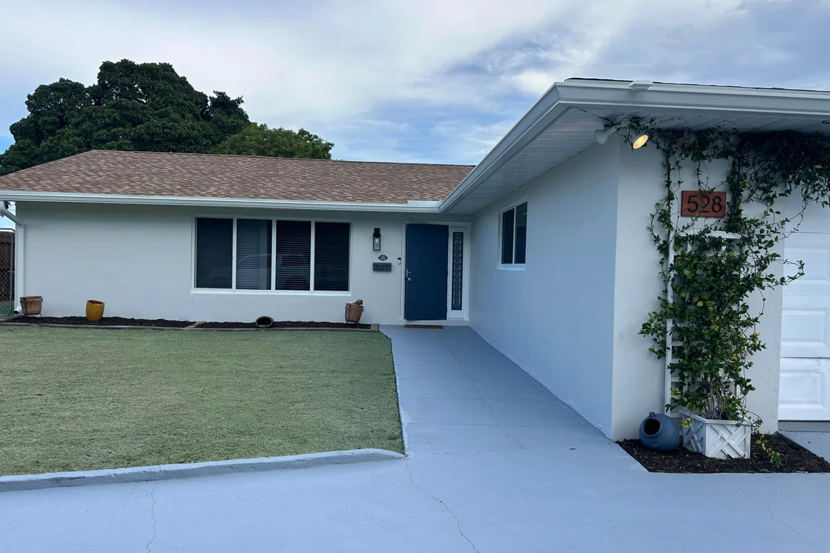 528 Date Palm Dr, Lake Park: photo 1 of 70