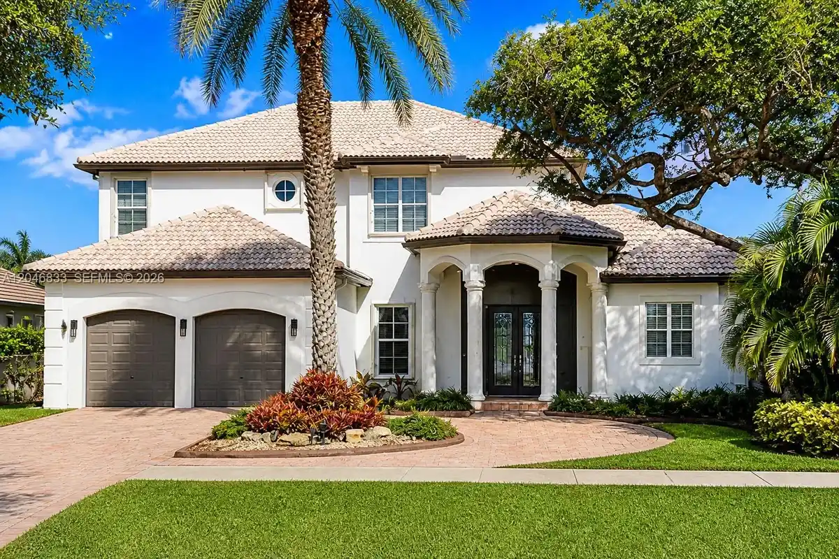 3683 W Lakes Estates Dr, Davie: photo 1 of 34