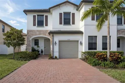 3338 W 112th St, Hialeah: photo 1 of 46